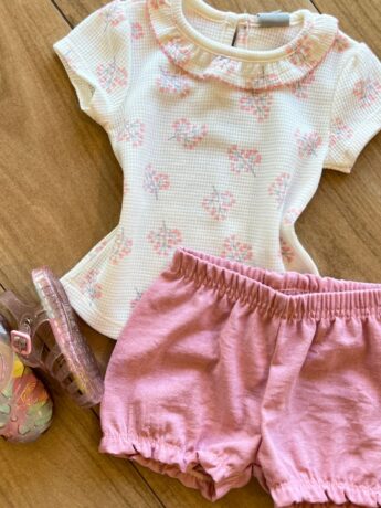 fernandaramoskids com br Conjunto Infantil Feminino Blusa Manga Curta Estampada e Short Rose1