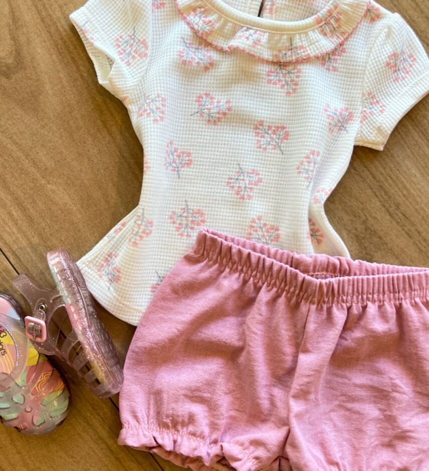 fernandaramoskids com br Conjunto Infantil Feminino Blusa Manga Curta Estampada e Short Rose1