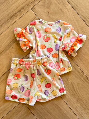 Conjunto Infantil Feminino Blusa Manga Curta Feirinha e Short Estampado Fernanda Ramos Kids