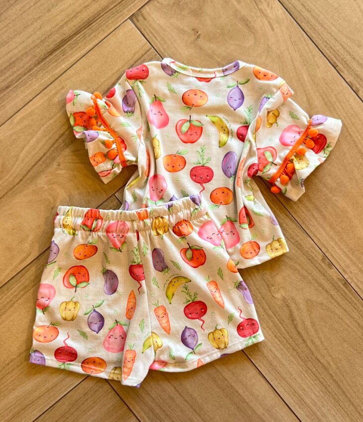 Conjunto Infantil Feminino Blusa Manga Curta Feirinha e Short Estampado Fernanda Ramos Kids