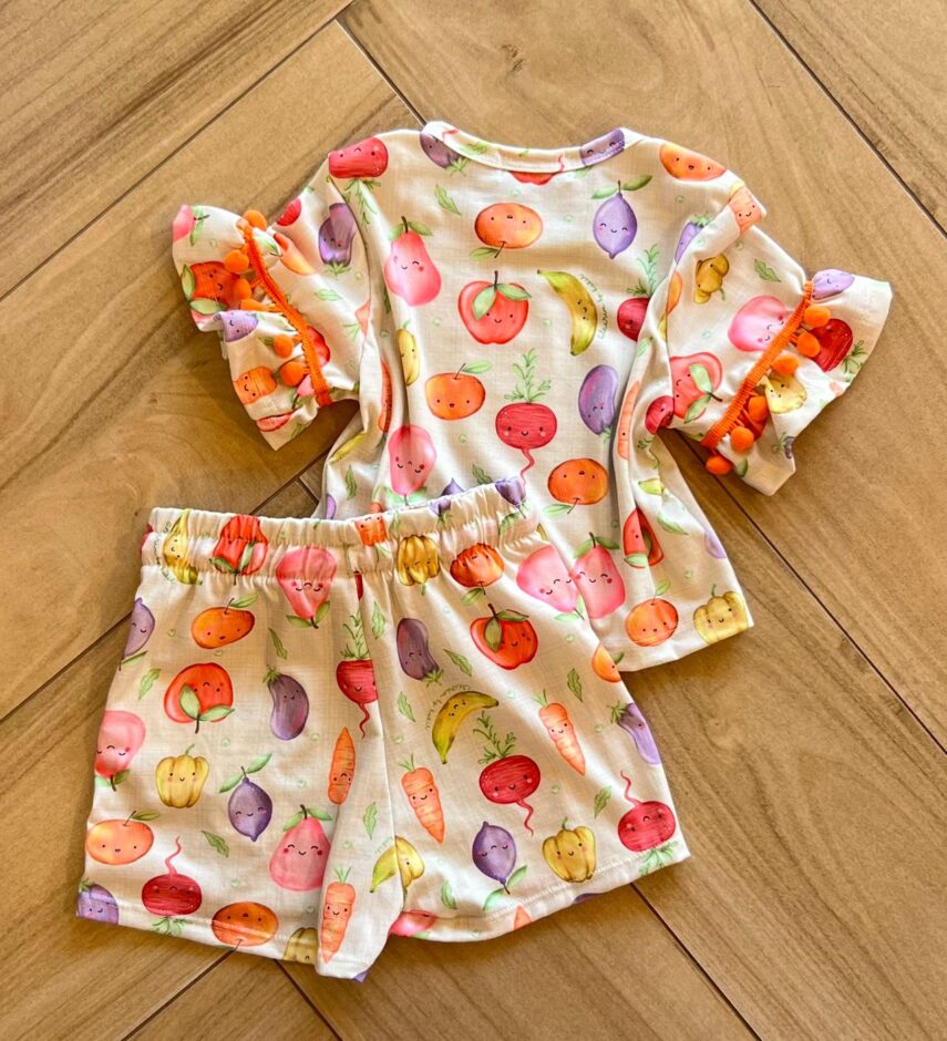 Conjunto Infantil Feminino Blusa Manga Curta Feirinha e Short Estampado Fernanda Ramos Kids