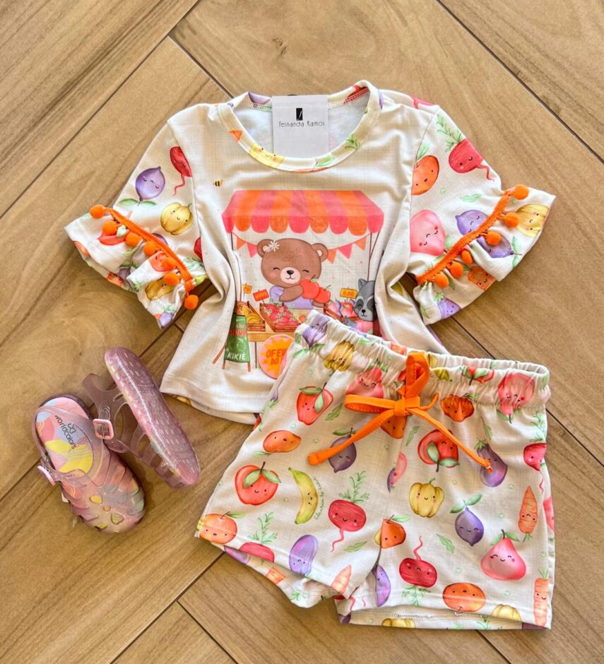 Conjunto Infantil Feminino Blusa Manga Curta Feirinha e Short Estampado Fernanda Ramos Kids