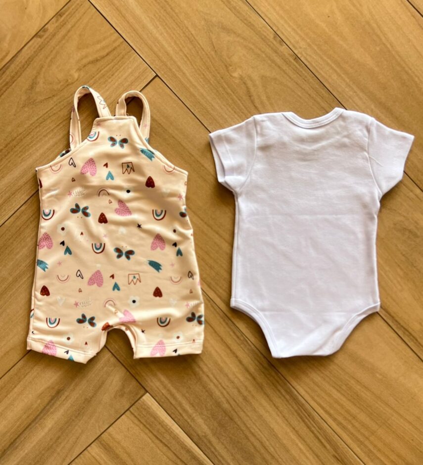 fernandaramoskids com br Conjunto Infantil Feminino Body Branco e Jardineira Estampada Alegre 2