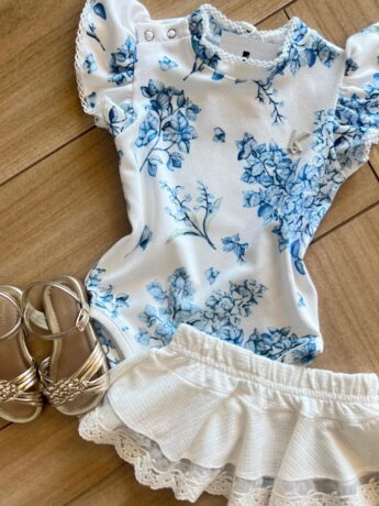 fernandaramoskids com br Conjunto Infantil Feminino Body com Flor Azul e Saia Off White 1