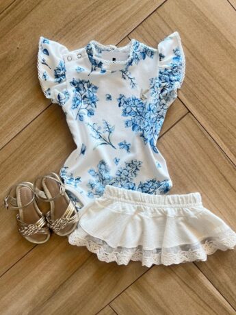 Fernanda Ramos Kids Conjunto Infantil Feminino Body com Flor Azul e Saia Off White