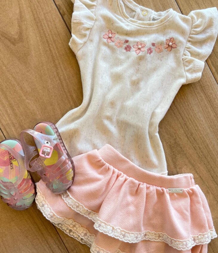 fernandaramoskids com br Conjunto Infantil Feminino Body com Flor e Saia Rosa1