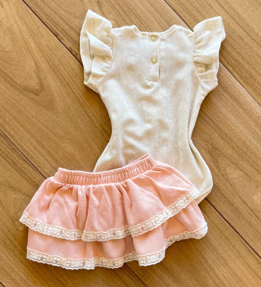 fernandaramoskids com br Conjunto Infantil Feminino Body com Flor e Saia Rosa2