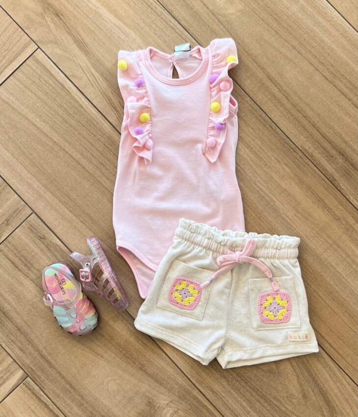 Conjunto Infantil Feminino Body com Pompom e Short Cru Fernanda Ramos Kids