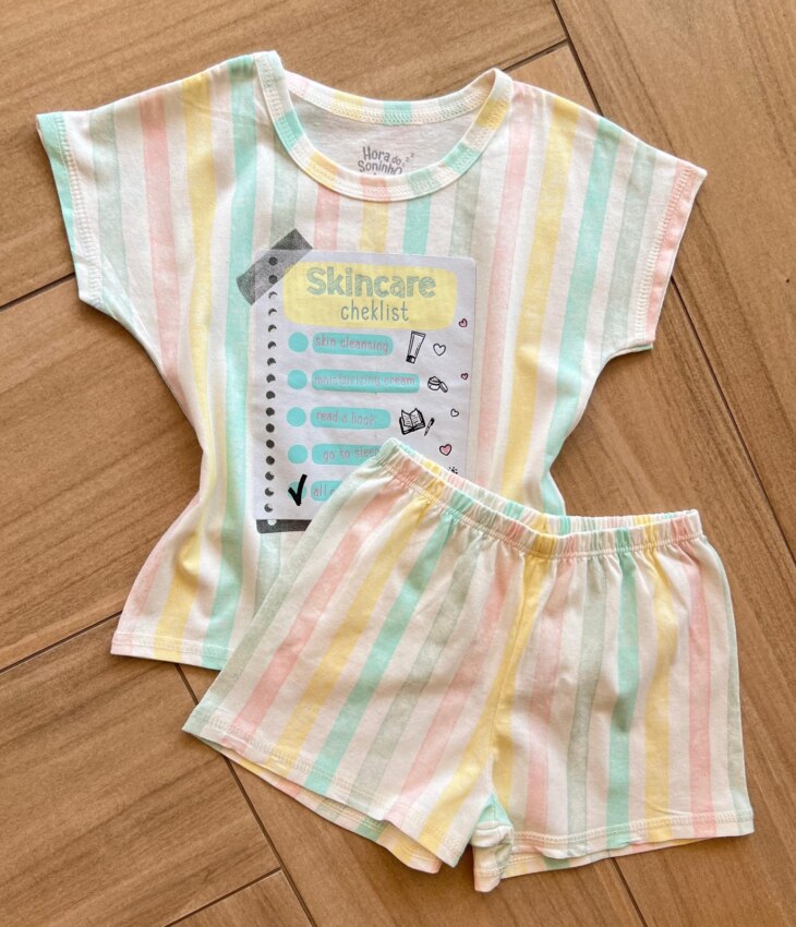 Conjunto Infantil Feminino Pijama Blusa e Short Skincare Cheklist Fernanda ramos kids