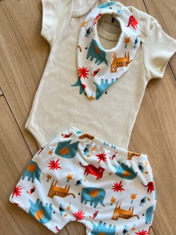 fernandaramoskids com br Conjunto Infantil Masculino 3 Pecas Body Short e Babador Safari 1