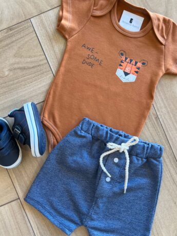 fernandaramoskids com br Conjunto Infantil Masculino Body Awe Some Dude e Short1