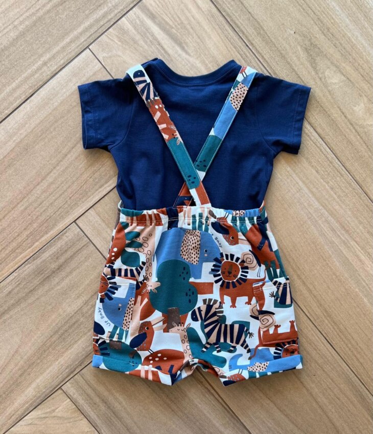 Conjunto Infantil Masculino Body Azul e Jardineira Moletom Estampada Fernanda Ramos Kids