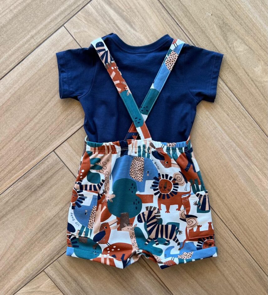 Conjunto Infantil Masculino Body Azul e Jardineira Moletom Estampada Fernanda Ramos Kids