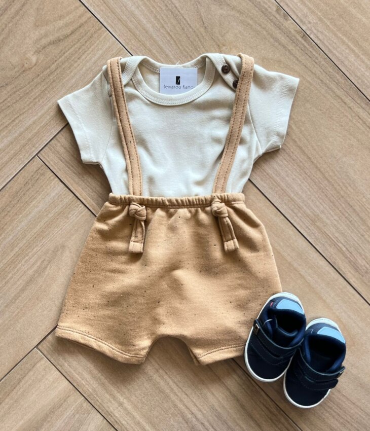 Conjunto Infantil Masculino Body Bege e Jardineira Moletom Mescla Fernanda Ramos Kids