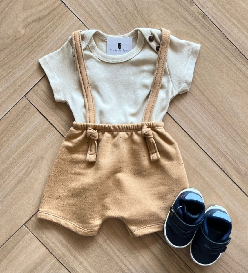 Conjunto Infantil Masculino Body Bege e Jardineira Moletom Mescla Fernanda Ramos Kids