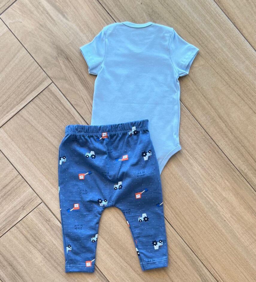 Conjunto Infantil Masculino Body e Calça Estampa Carrinho Fernanda Ramos Kids