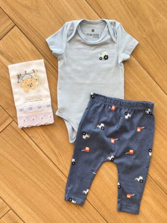Conjunto Infantil Masculino Body e Calça Estampa Carrinho Fernanda Ramos Kids