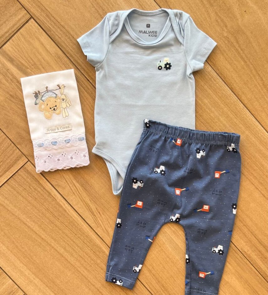 Conjunto Infantil Masculino Body e Calça Estampa Carrinho Fernanda Ramos Kids