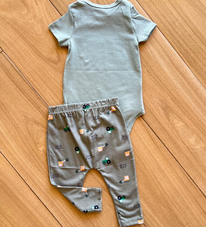 fernandaramoskids com br Conjunto Infantil Masculino Body e Calça Estampa Tratorzinho 2