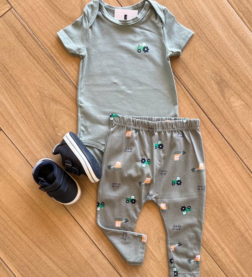 Conjunto Infantil Masculino Body e Calça Estampa Tratorzinho Fernanda Ramos Kids
