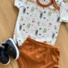 fernandaramoskids com br Conjunto Infantil Masculino Body Estampado e Short Caramelo1