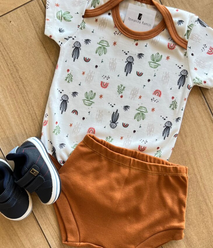 fernandaramoskids com br Conjunto Infantil Masculino Body Estampado e Short Caramelo1