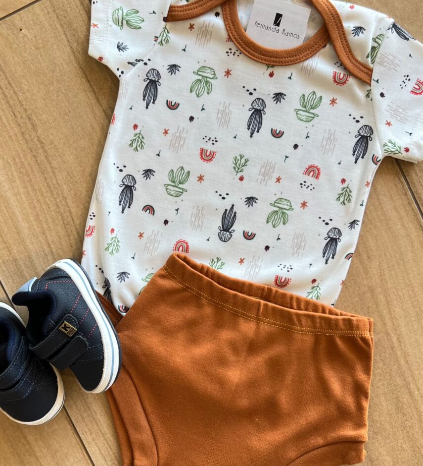 fernandaramoskids com br Conjunto Infantil Masculino Body Estampado e Short Caramelo1