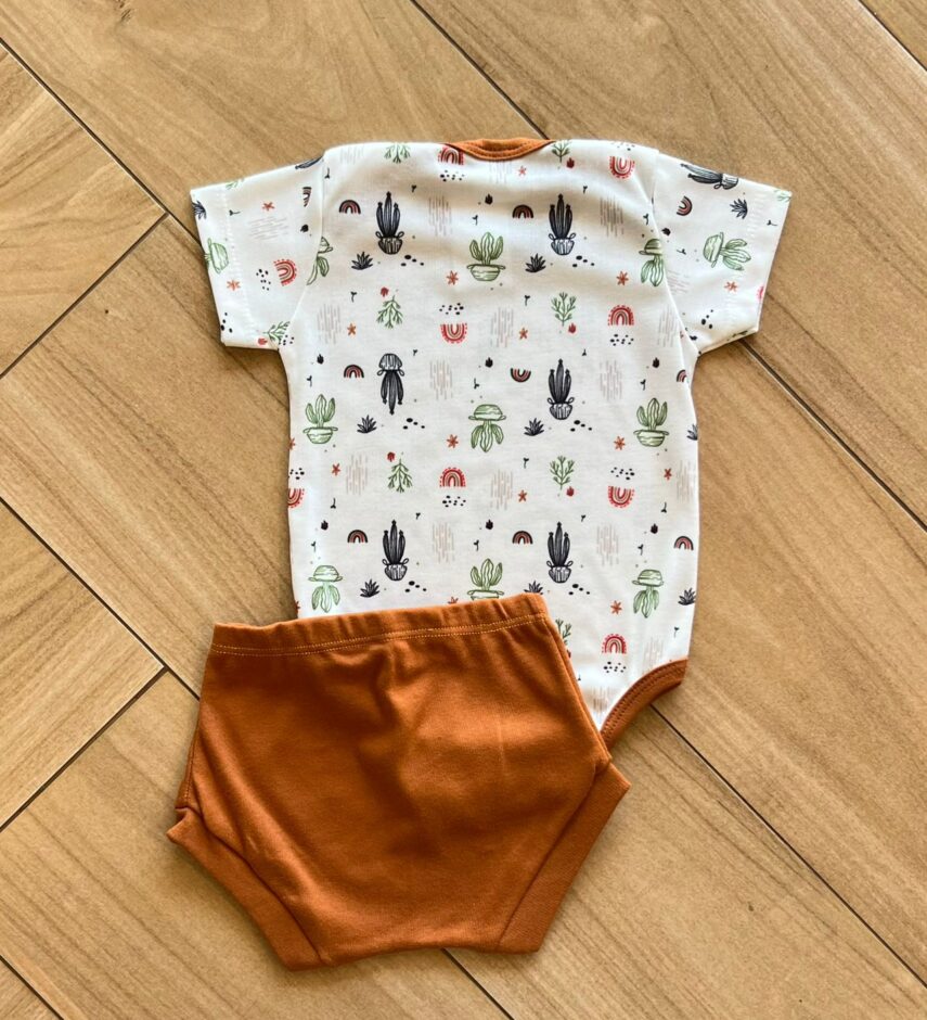 fernandaramoskids com br Conjunto Infantil Masculino Body Estampado e Short Caramelo2