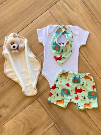 Conjunto Infantil Masculino Body Manga Curta com Babador e Bermuda Fernanda Ramos Kids