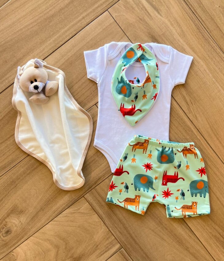 Conjunto Infantil Masculino Body Manga Curta com Babador e Bermuda Fernanda Ramos Kids