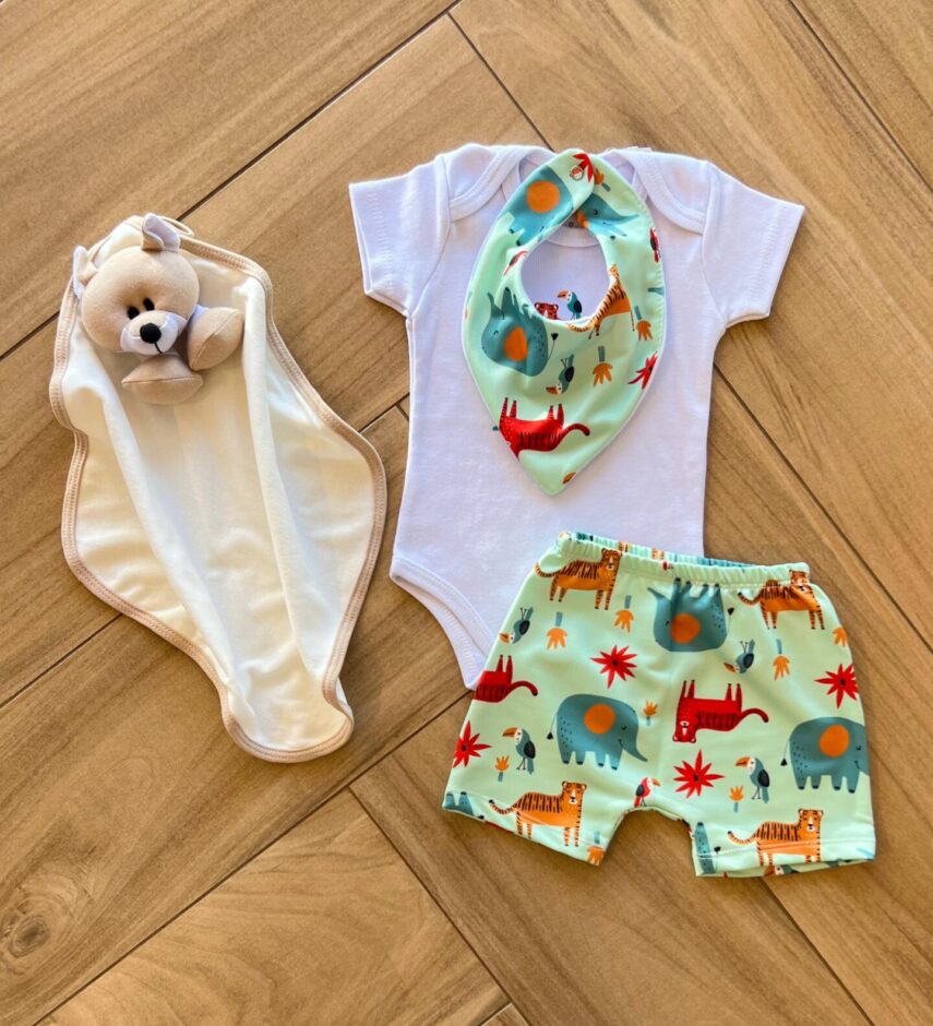Conjunto Infantil Masculino Body Manga Curta com Babador e Bermuda Fernanda Ramos Kids