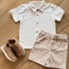 Conjunto Infantil Masculino Camisa com Gola e Bermuda Bege Fernanda Ramos Kids