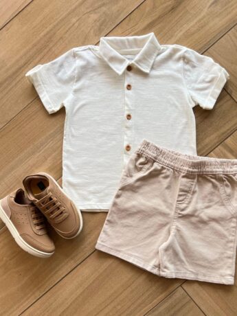 Conjunto Infantil Masculino Camisa com Gola e Bermuda Bege Fernanda Ramos Kids