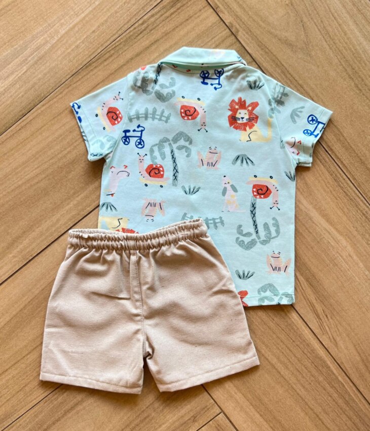 Conjunto Infantil Masculino Camisa Verde Estampada e Bermuda Cru Fernanda Ramos Kids