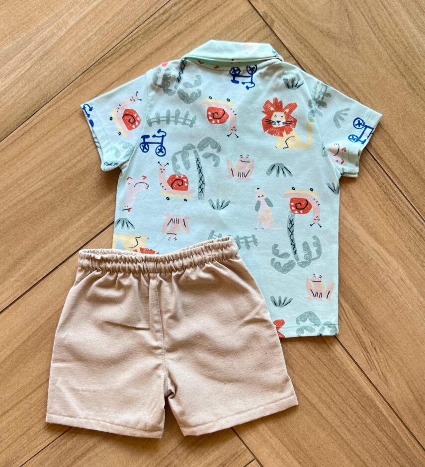 Conjunto Infantil Masculino Camisa Verde Estampada e Bermuda Cru Fernanda Ramos Kids