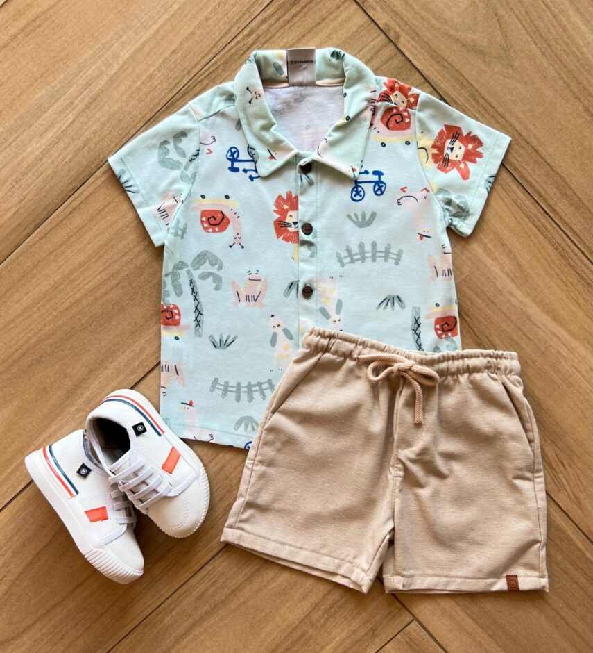 Conjunto Infantil Masculino Camisa Verde Estampada e Bermuda Cru Fernanda Ramos Kids