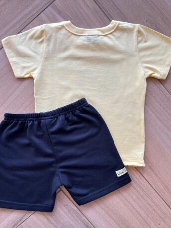 Conjunto Infantil Masculino Camiseta Animal Amarela e Bermuda Preta Fernanda Ramos Kids
