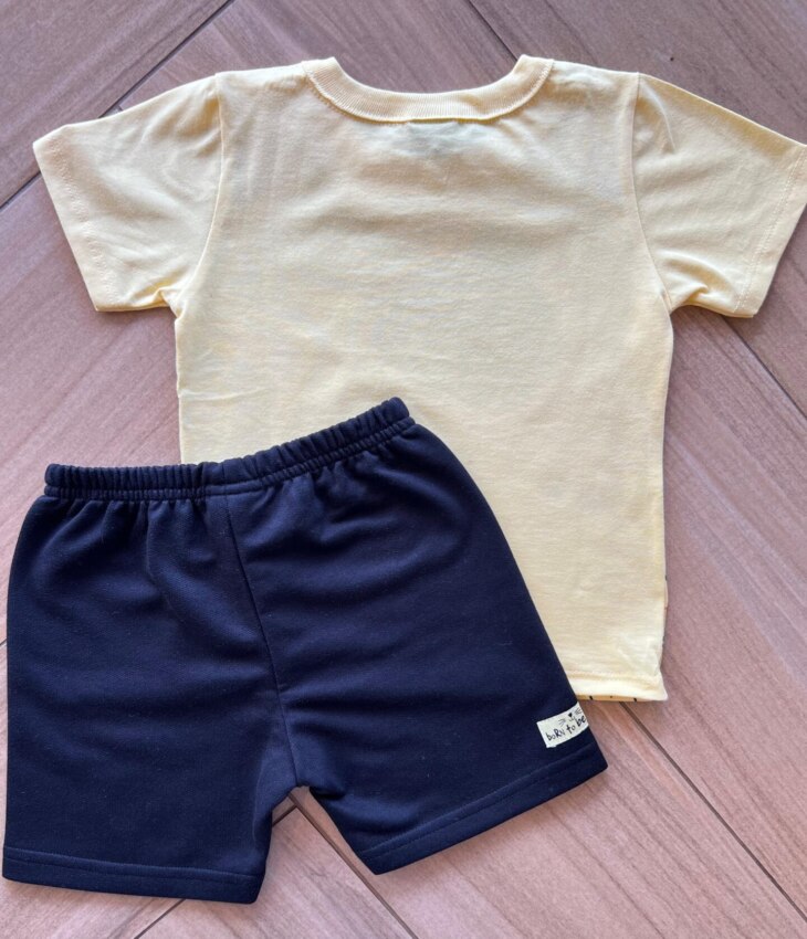 Conjunto Infantil Masculino Camiseta Animal Amarela e Bermuda Preta Fernanda Ramos Kids