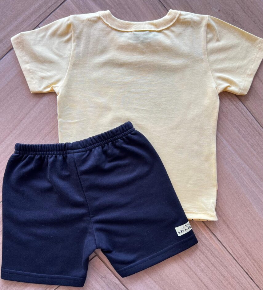 Conjunto Infantil Masculino Camiseta Animal Amarela e Bermuda Preta Fernanda Ramos Kids