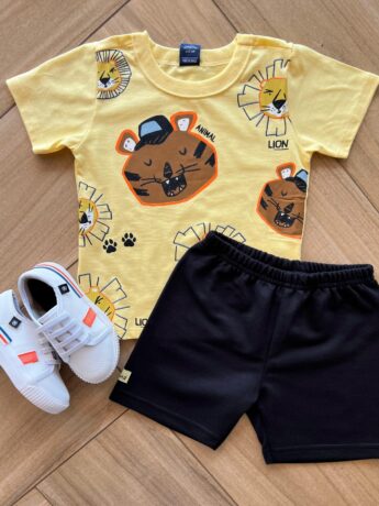 Conjunto Infantil Masculino Camiseta Animal Amarela e Bermuda Preta Fernanda Ramos kids