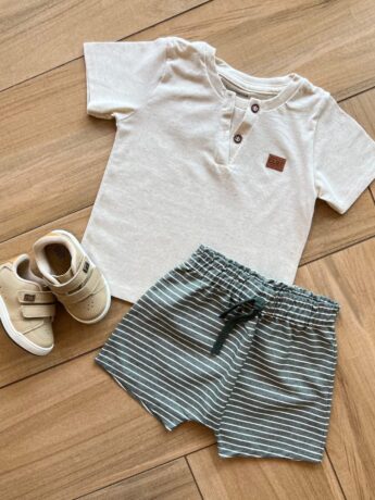 fernandaramoskids com br Conjunto Infantil Masculino Camiseta Bege Bermuda Listrada 1