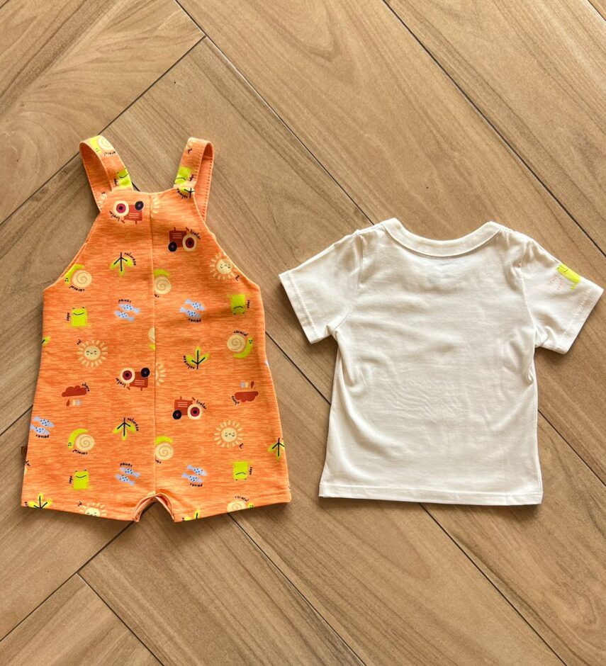 fernandaramoskids com br Conjunto Infantil Masculino Camiseta Bege e Jardineira Estampada Laranja 2