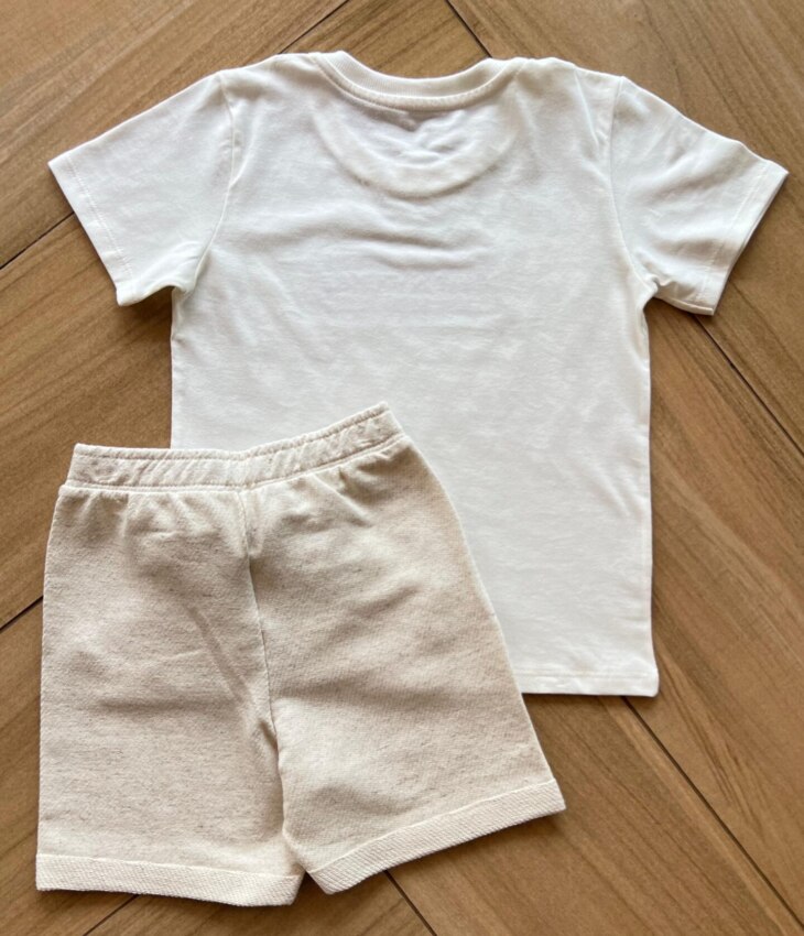 Conjunto Infantil Masculino Camiseta Believe e Bermuda Cru com Bolso Fernanda Ramos Kids