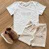Conjunto Infantil Masculino Camiseta Believe e Bermuda Cru com Bolso Fernanda Ramos Kids