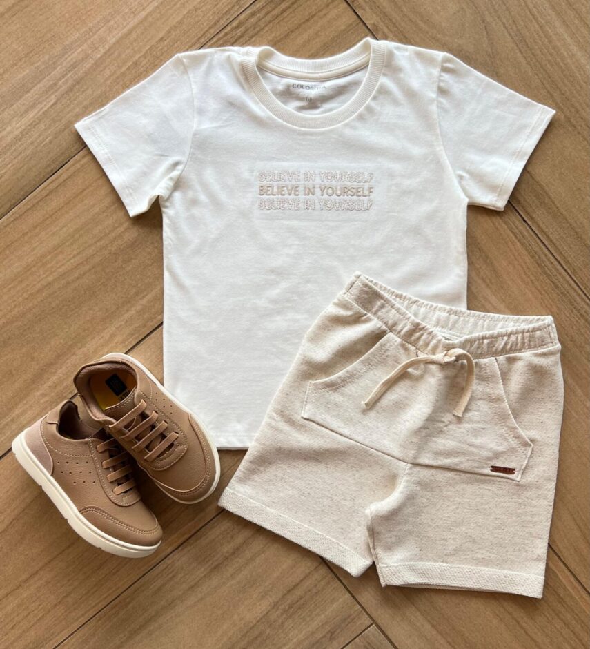 Conjunto Infantil Masculino Camiseta Believe e Bermuda Cru com Bolso Fernanda Ramos Kids