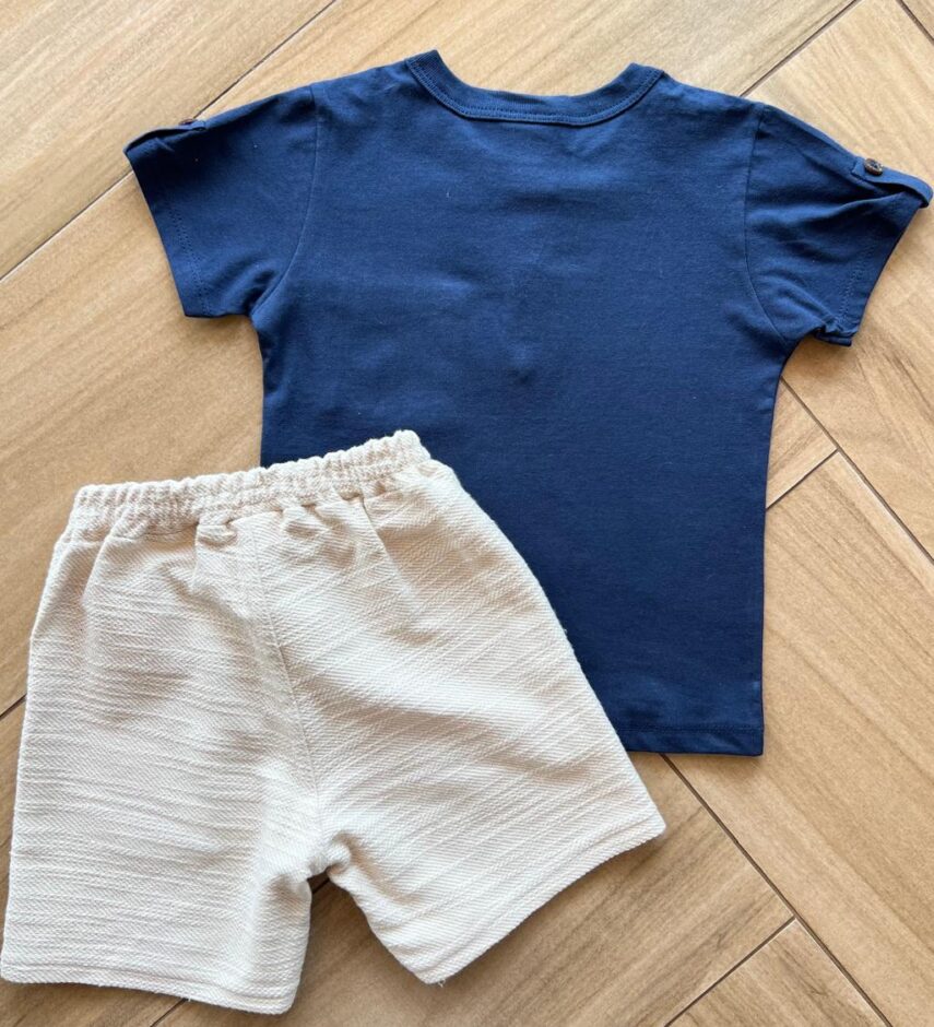 fernandaramoskids com br Conjunto Infantil Masculino Camiseta Bermuda com Detalhe em Botões 2