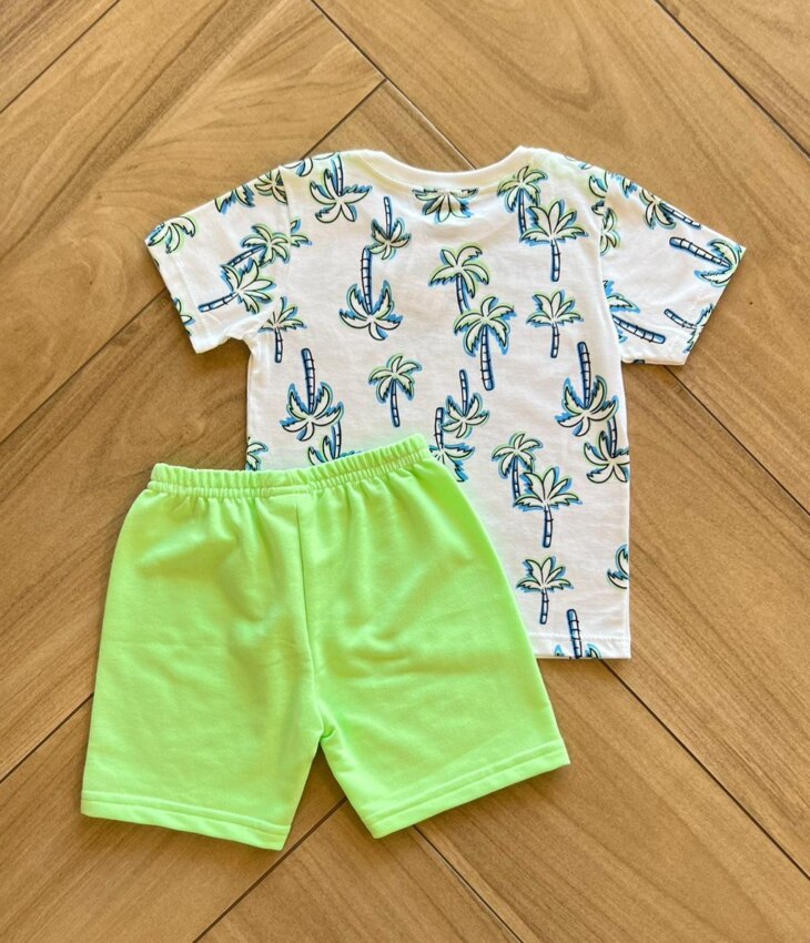 Conjunto Infantil Masculino Camiseta Coqueiros e Bermuda Verde Fernanda Ramos Kids