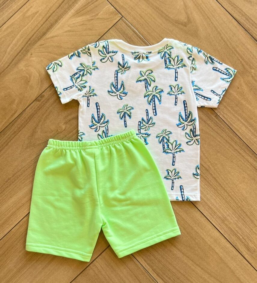 Conjunto Infantil Masculino Camiseta Coqueiros e Bermuda Verde Fernanda Ramos Kids