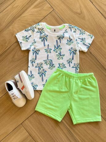 Conjunto Infantil Masculino Camiseta Coqueiros e Bermuda Verde Fernanda Ramos Kids