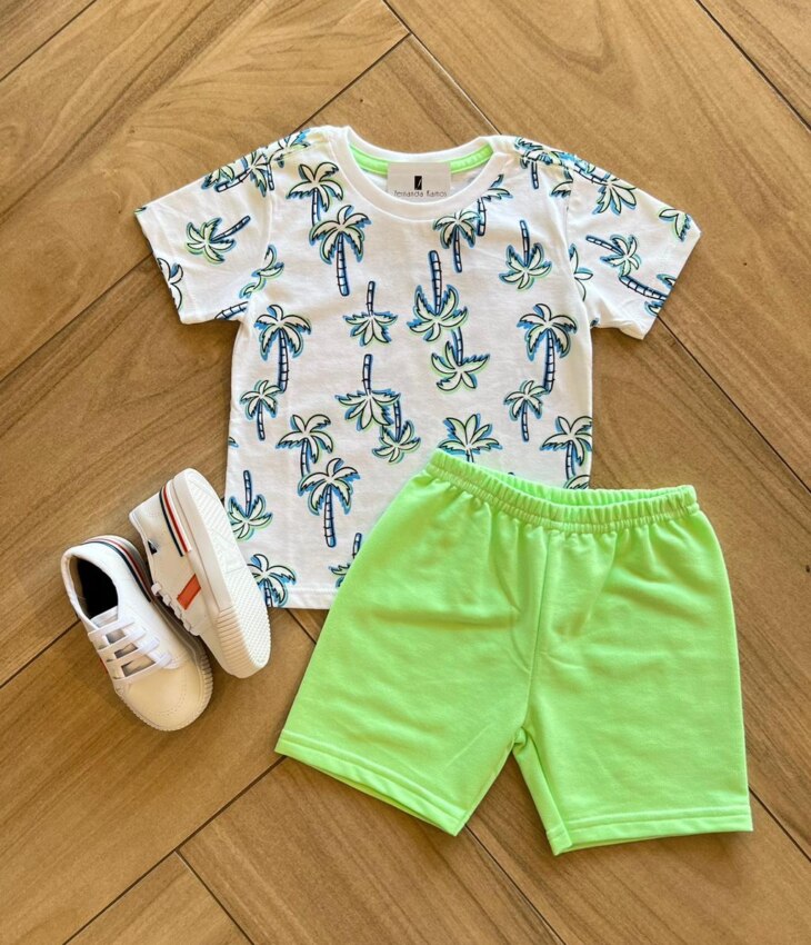 Conjunto Infantil Masculino Camiseta Coqueiros e Bermuda Verde Fernanda Ramos Kids
